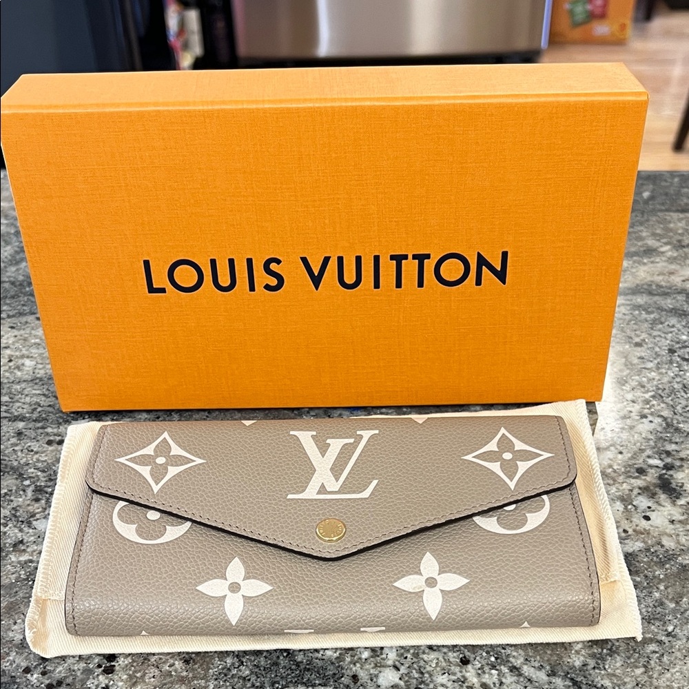 Louis Vuitton Sarah Wallet